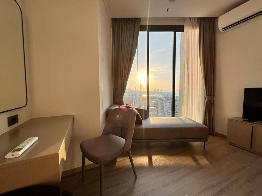 Secret Gem Sea-view King Size Edge Apartment