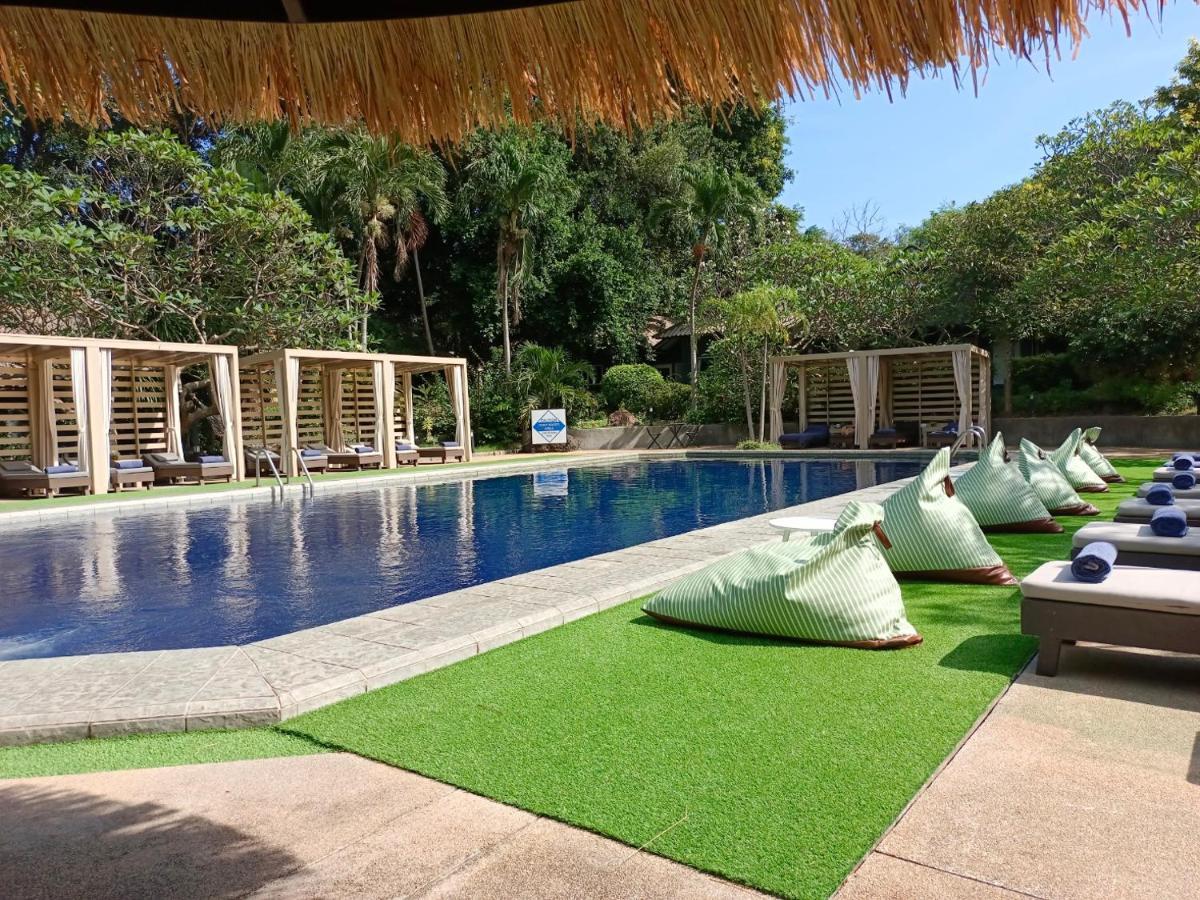 Let's Hyde & - Pool Hotel 4*