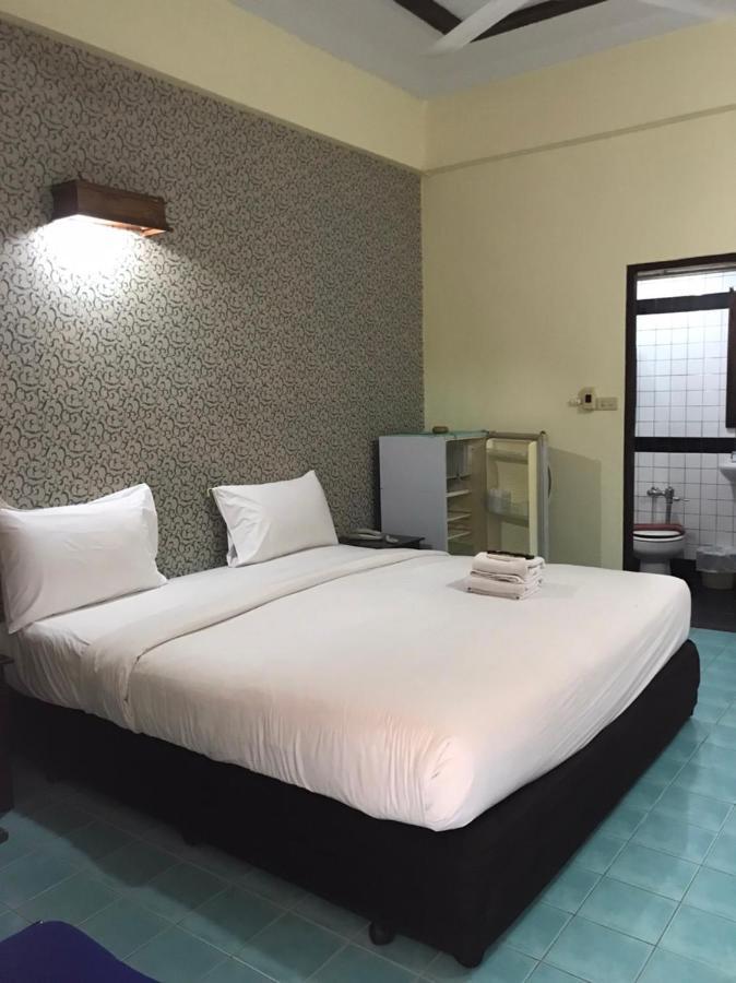 Sutus Court 7 Hotel