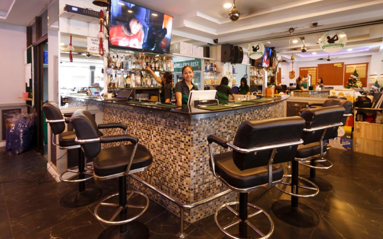 Rumah tetamu Traveller's Rest Sports Bar