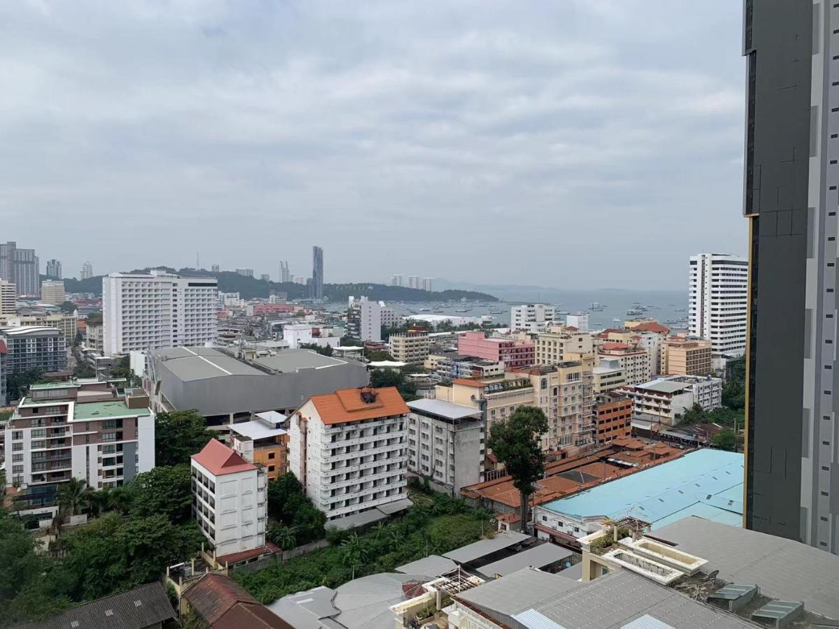 Apartment 泰国芭提雅thebase无边游泳池公寓 *