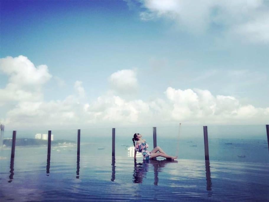 泰国芭提雅thebase无边游泳池公寓 Pattaya