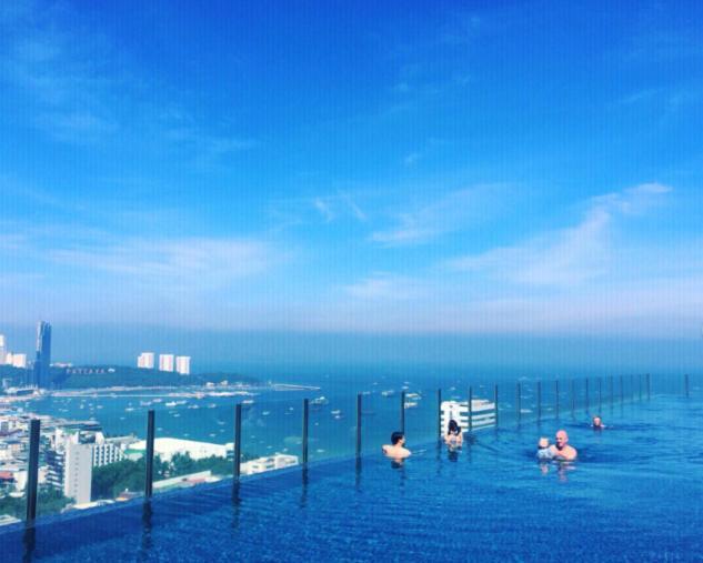 Apartment 泰国芭提雅thebase无边游泳池公寓 Pattaya