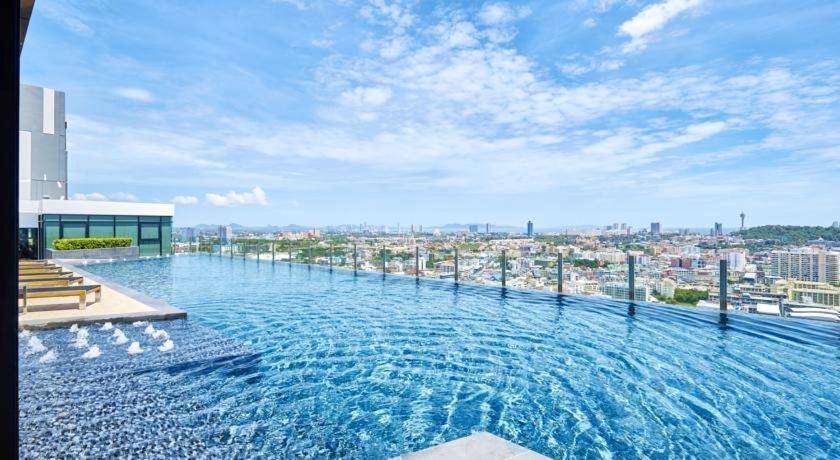 Apartment 泰国芭提雅thebase无边游泳池公寓 Pattaya