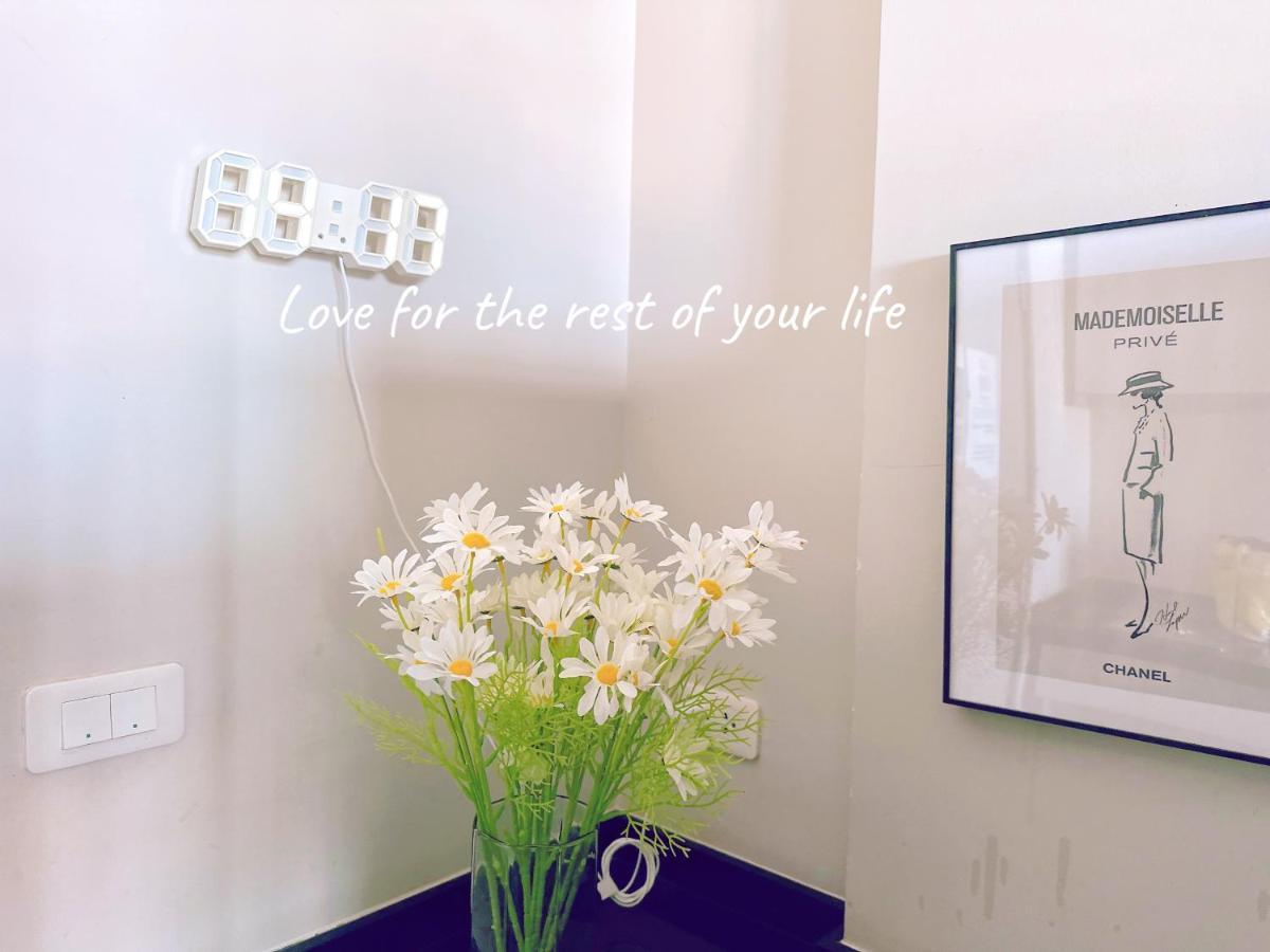 The Base Seaview Apartment *