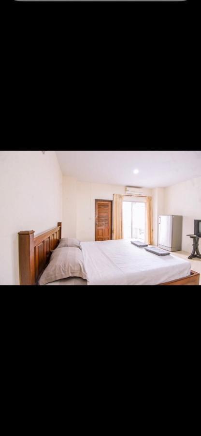 Apartment We *