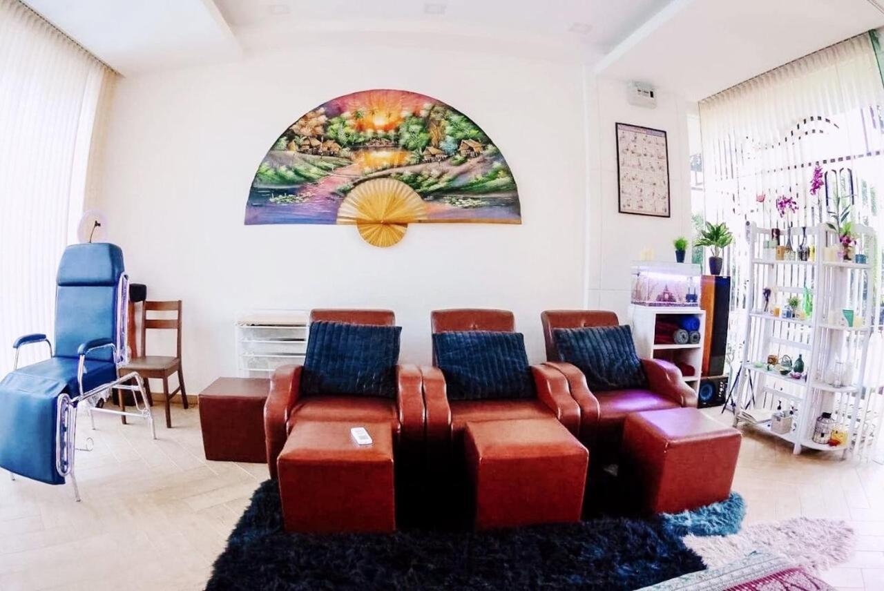 Panoramic View Tower: Garden Oasis Apartamento