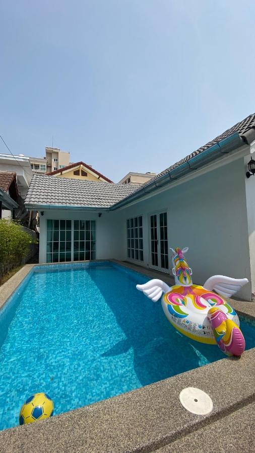 Luxury Pool Center C3- 3 Bedroom * Pattaya