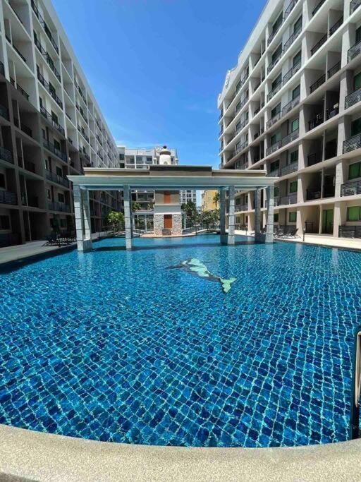 Apartamento Exclusive Arcadia - Amazing Pools & Gardens, Gym, Sauna, Waterfalls, Jacuzzi, Fast Internet Pattaya