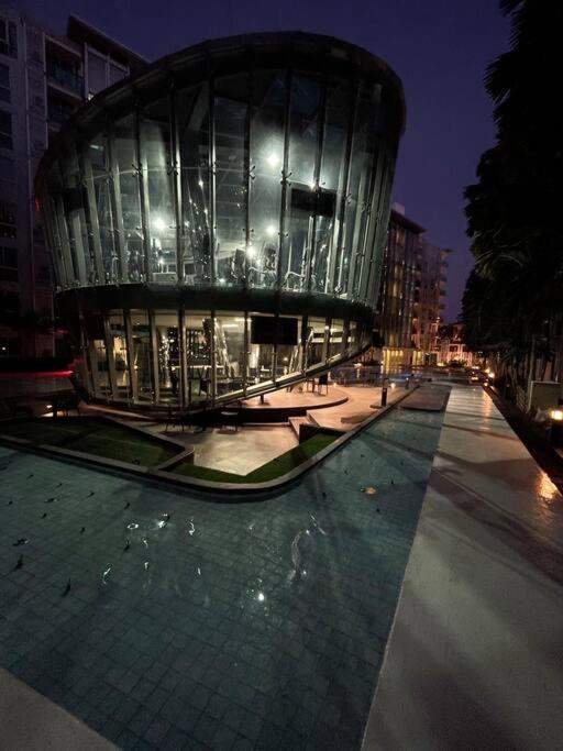 Stylish With Blazing Fast Fiber Internet, Pool, Sauna, Steam Room, Gym - Guest Friendly Pattaya