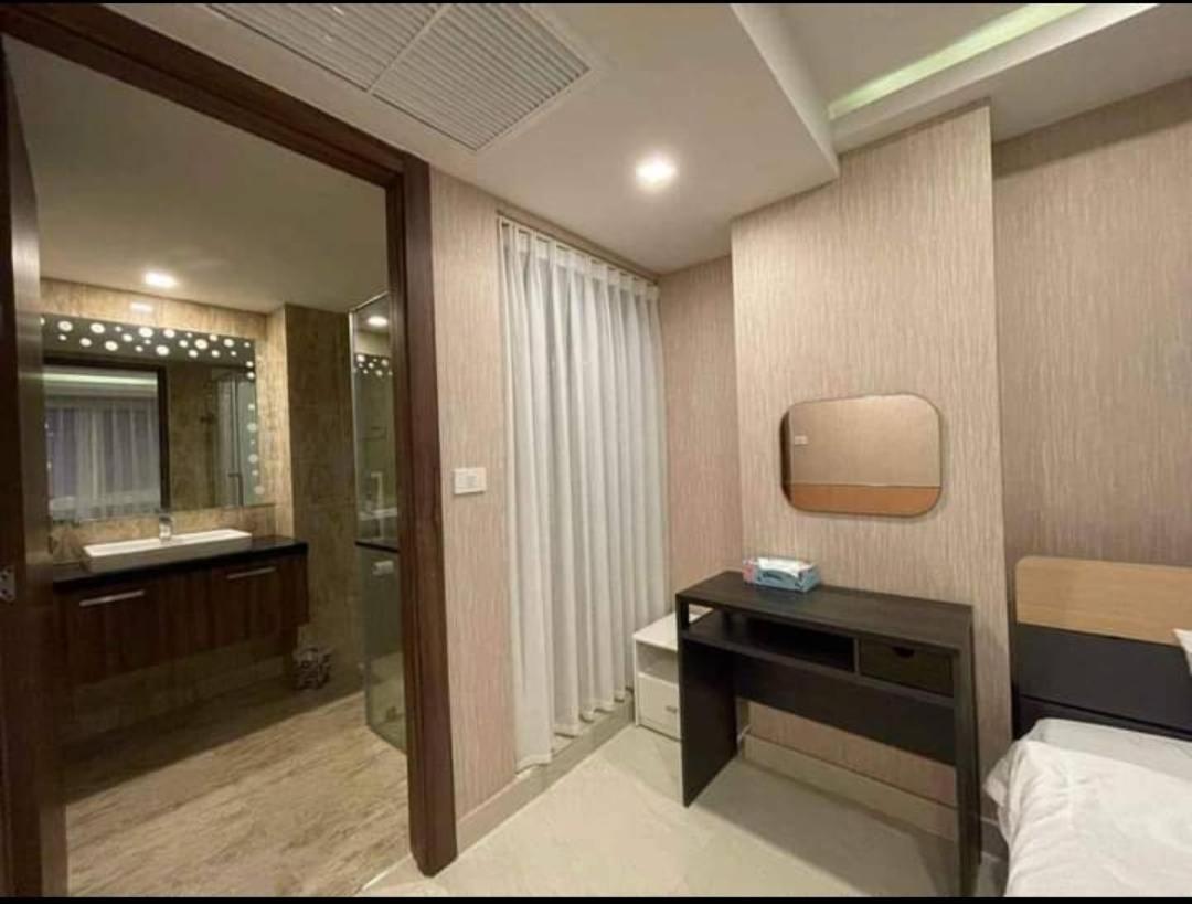 Central Grand Avenue 2 Bedroom Apartment *