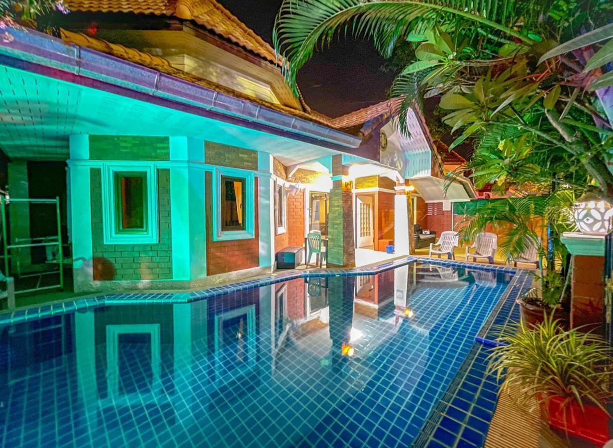 Garden - House Walking Street 4 Bedrooms Villa Pattaya