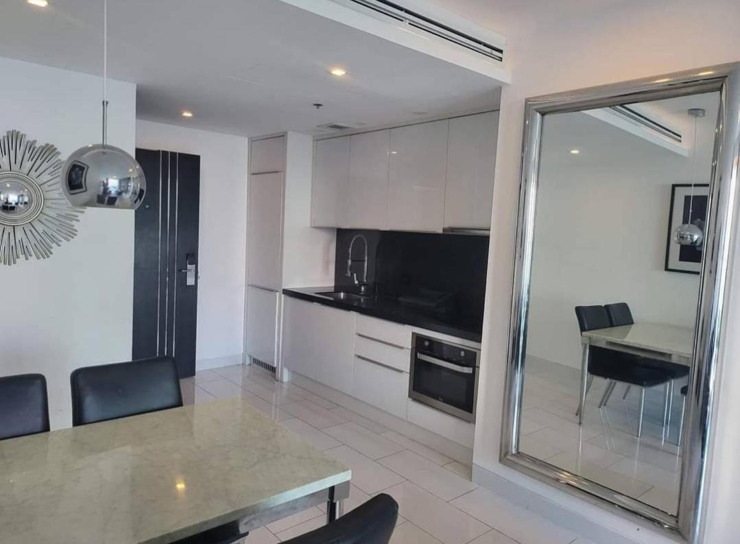 High Floor Sea View 2 Bedroom Apartment Pattaya