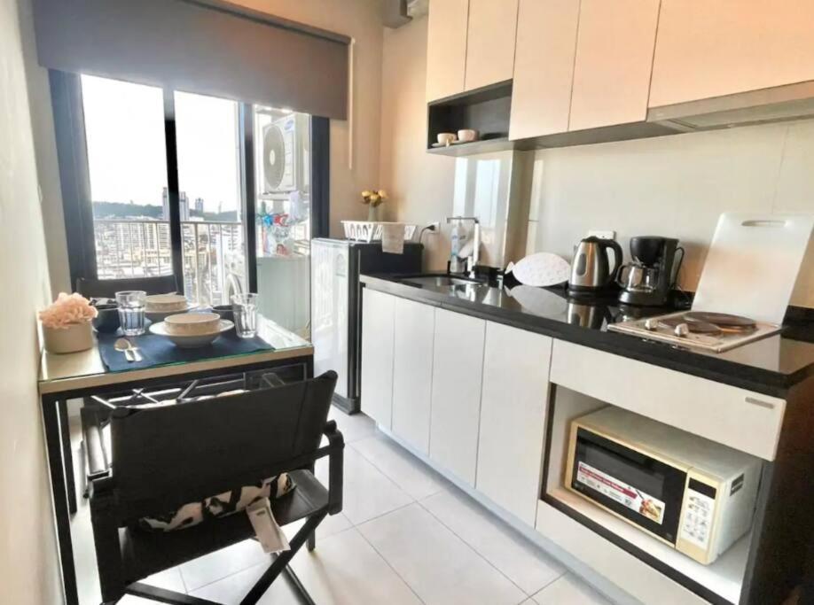 Base Quiet King-bed With Infinity Pool & Free Netflix! Apartment