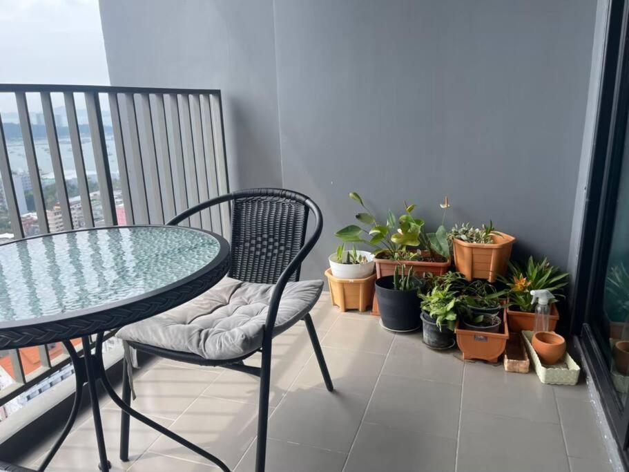 The Base 2bed King&queen Sky Seaview & Infinity Pool Apartment Pattaya