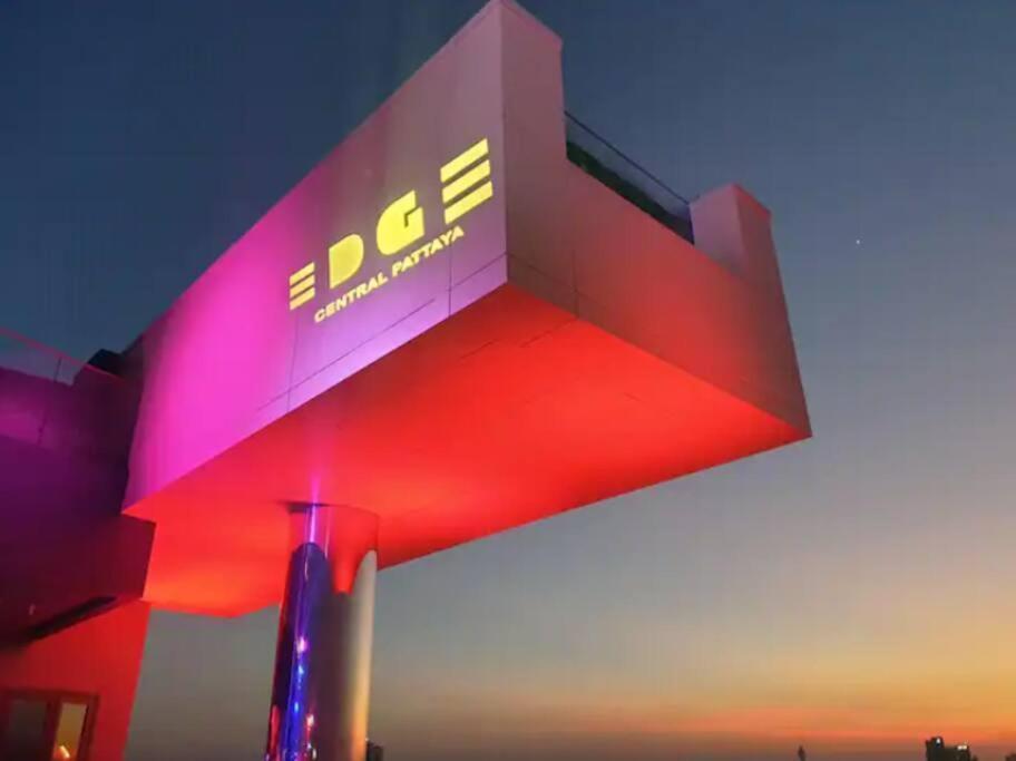 Edge Sky With Infinity Pool & Free Netflix Pattaya