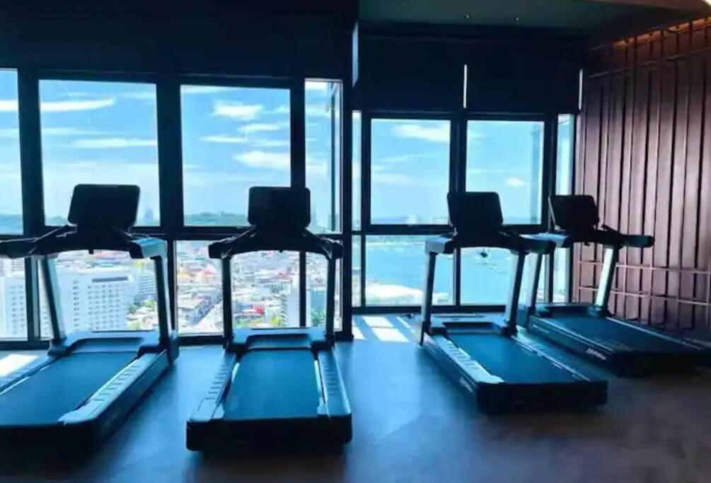 Edge Sky With Infinity Pool & Free Netflix Pattaya