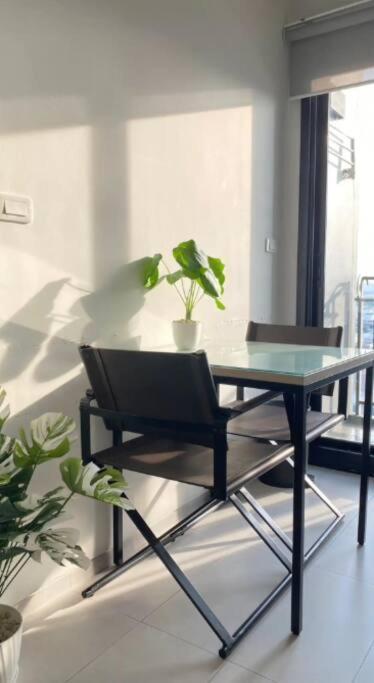 Base Quiet King-bed With Infinity Pool & Free Netflix! Apartment Pattaya