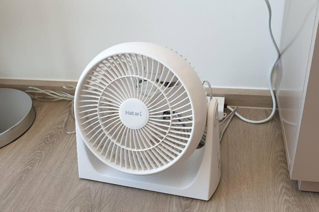 Base Quiet King-bed With Infinity Pool & Free Netflix! Pattaya