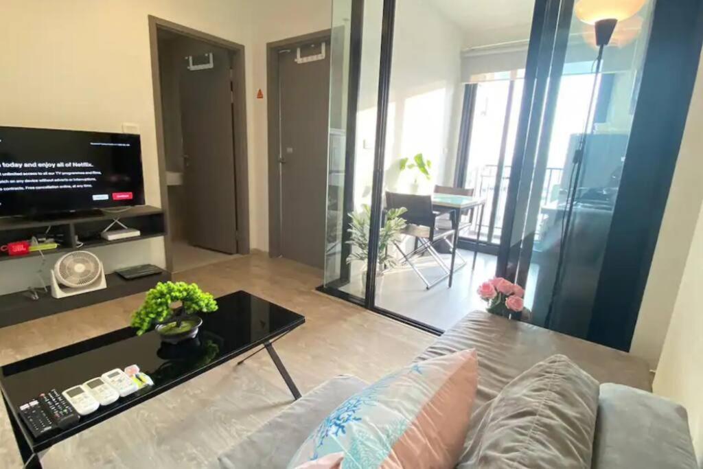 Base Quiet King-bed With Infinity Pool & Free Netflix! * Pattaya