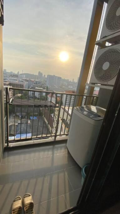 Base Quiet King-bed With Infinity Pool & Free Netflix! * Pattaya