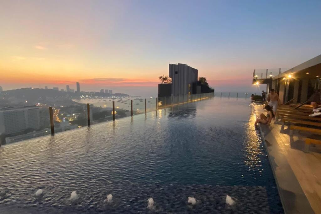 The Base 2bed King&queen On Sky Apartment Pattaya