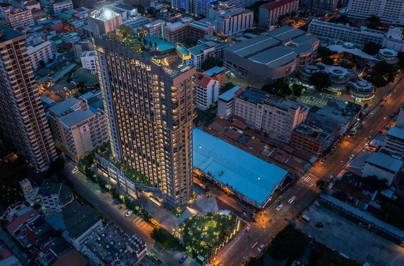 Edge With Living Apartment