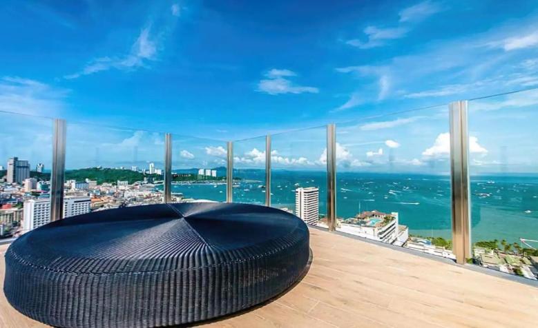 Base Quiet King-bed With Infinity Pool & Free Netflix! * Pattaya