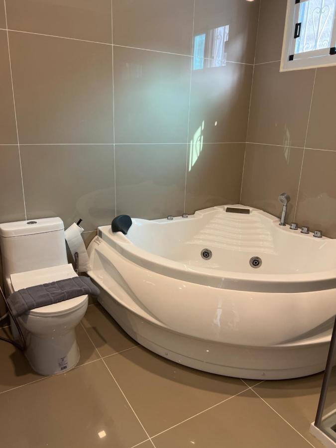 Villa Cityhouse-oscar,pool 4bedrooms-jacuzzi-walking Street 10min Pattaya
