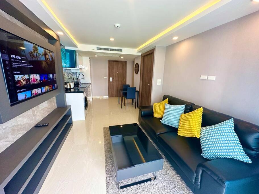 Apartamento Large Luxury - Centre - Grand Avenue Residences, Pool View - 413 *