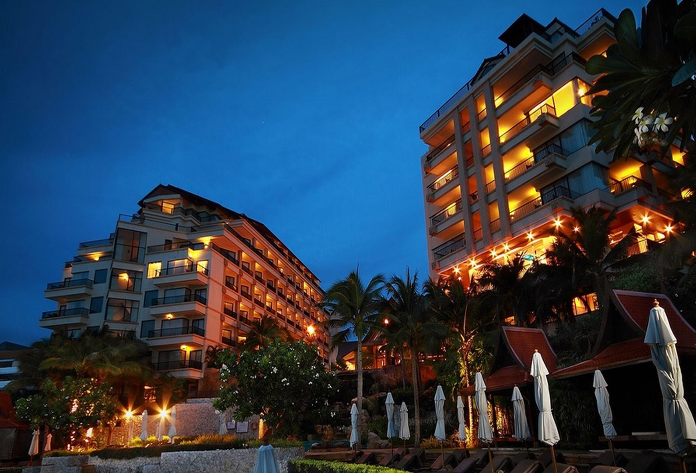 Resort Garden Cliff And