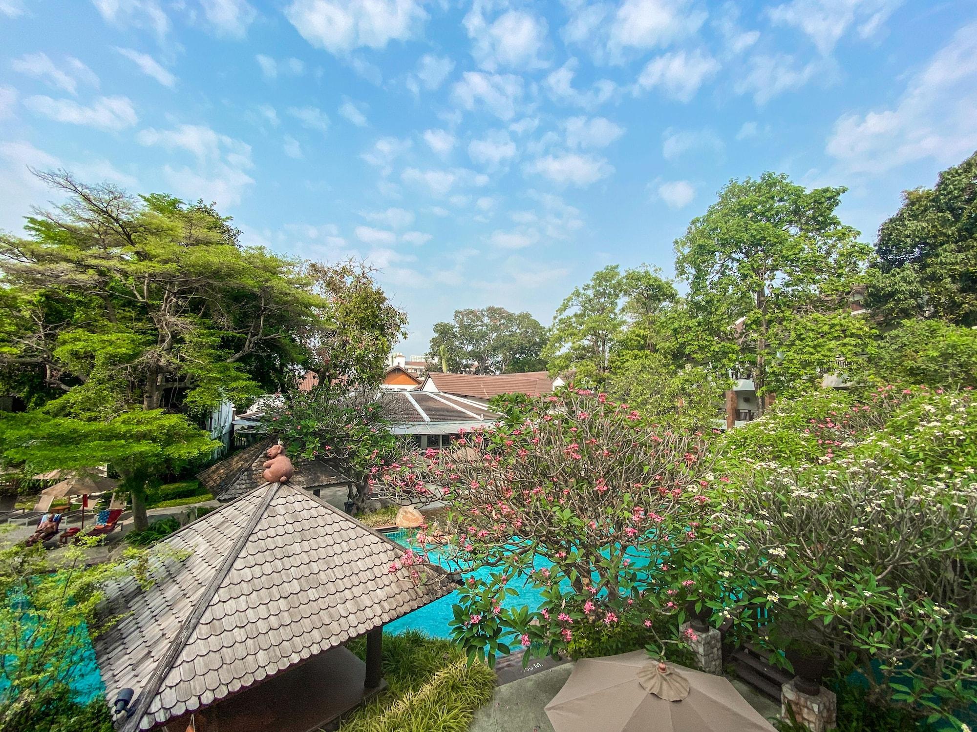 Resort Woodlands And Pattaya