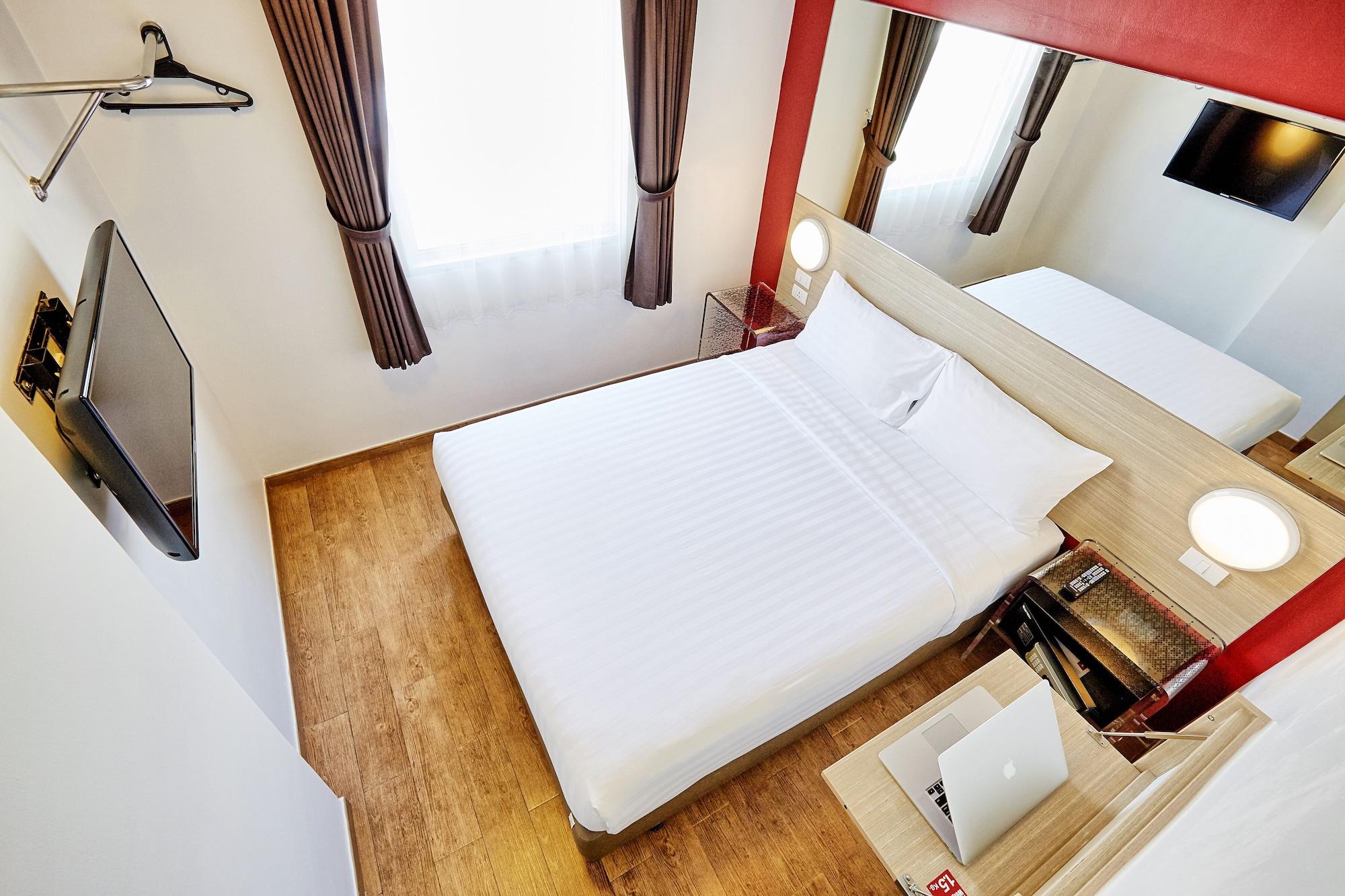 Red Planet Sha Extra Hotel