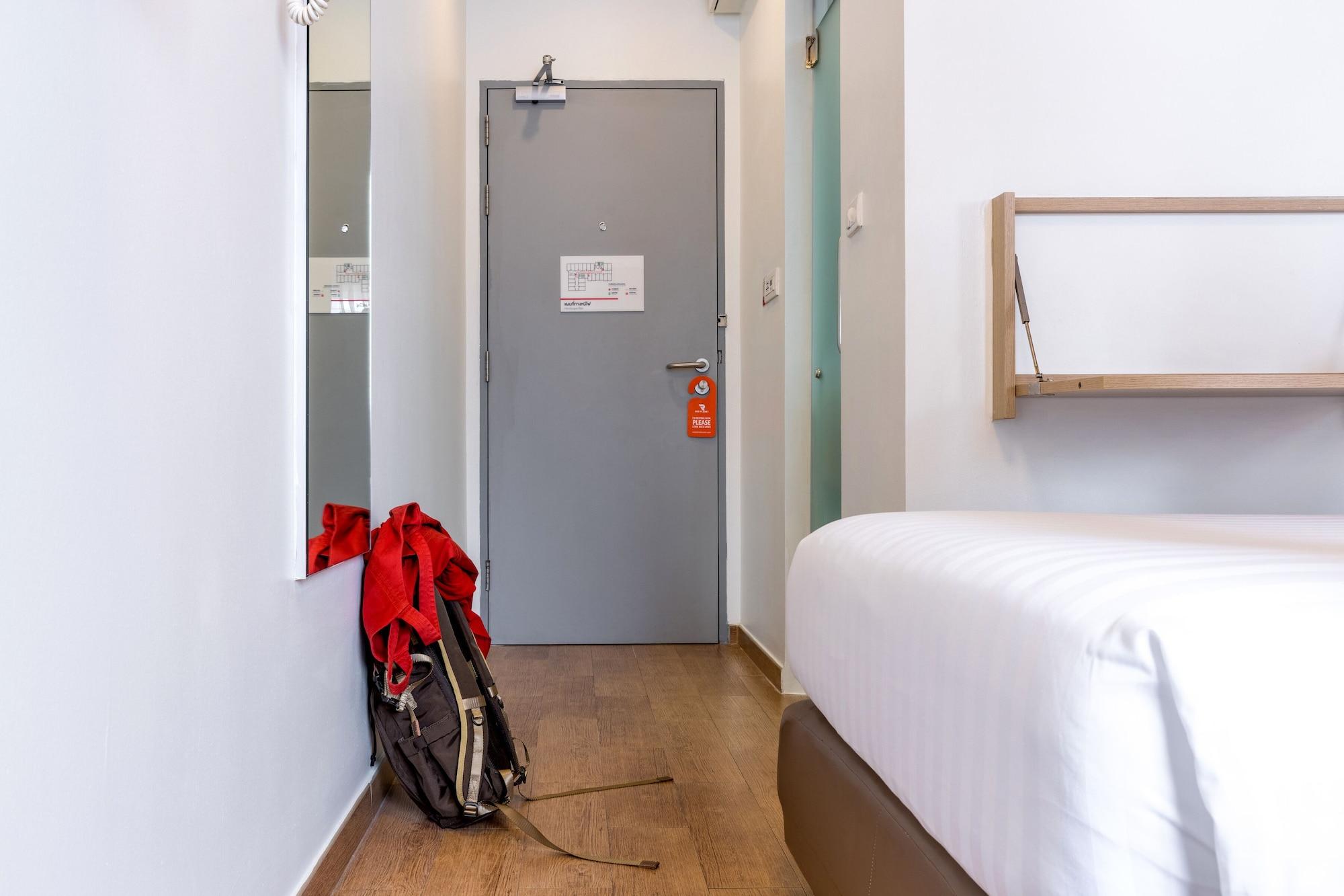 Red Planet Sha Extra Hotel