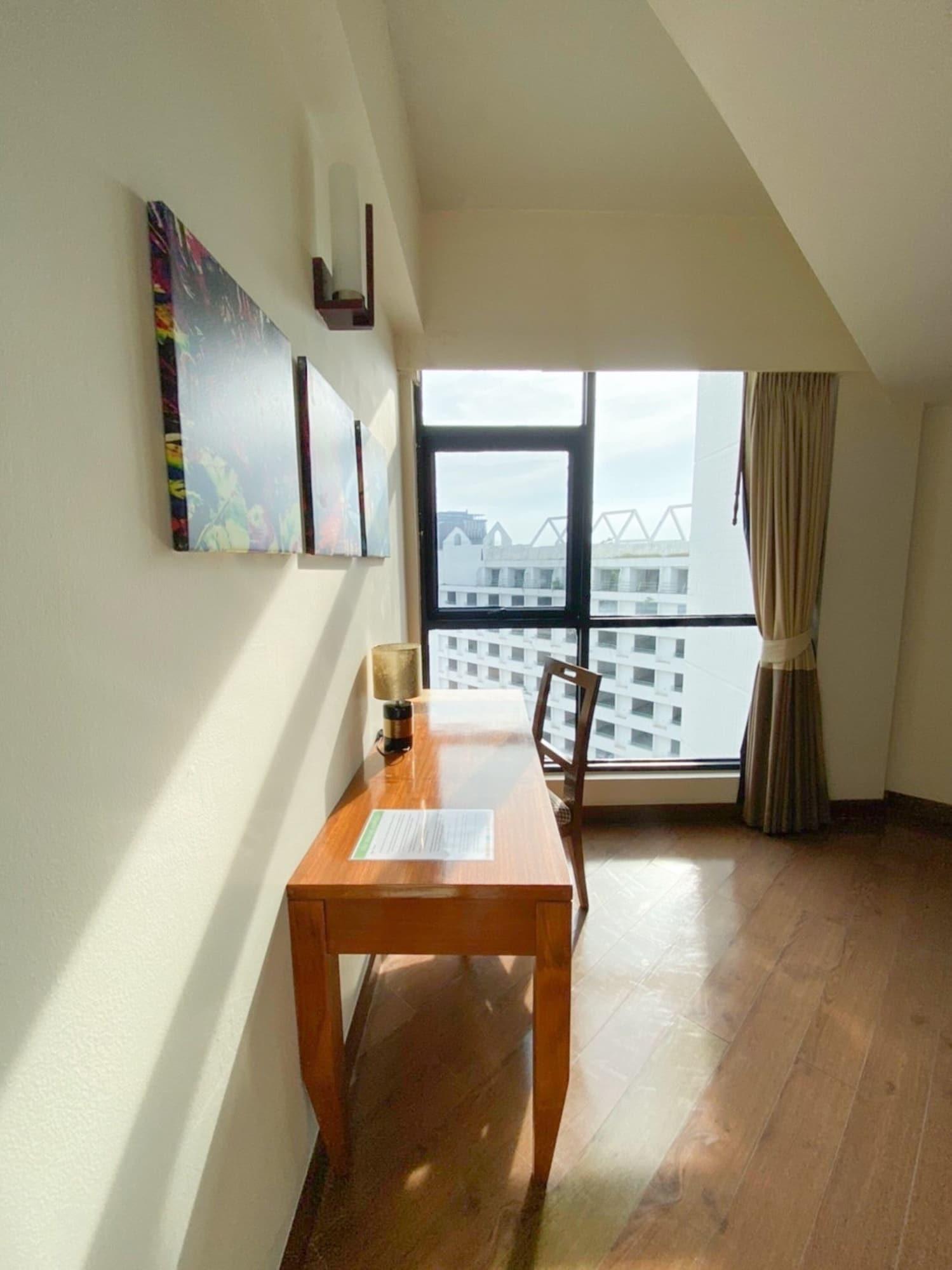 Hotel The Seasons - Sha Certified Pattaya