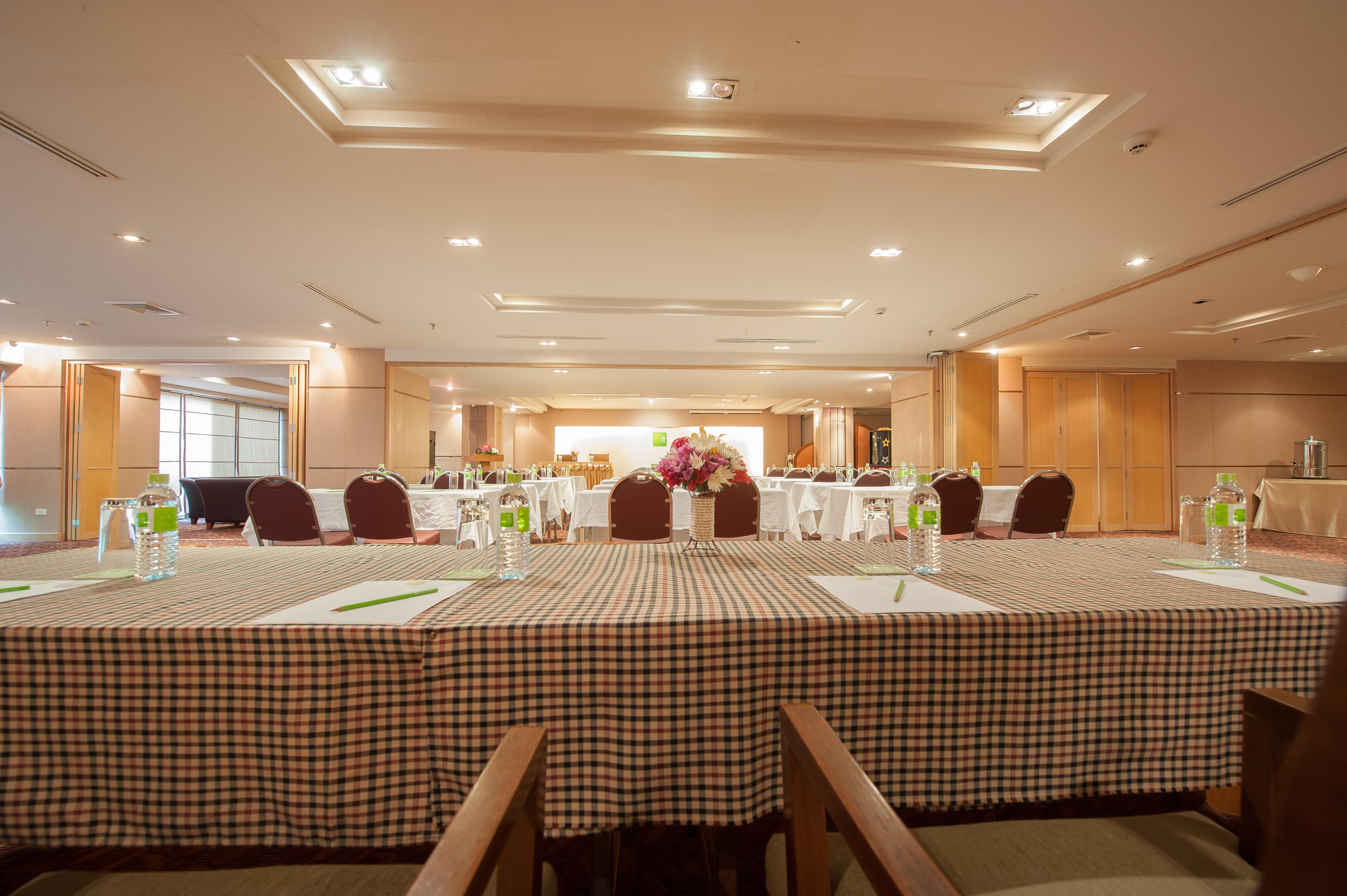 Hotel The Seasons - Sha Certified