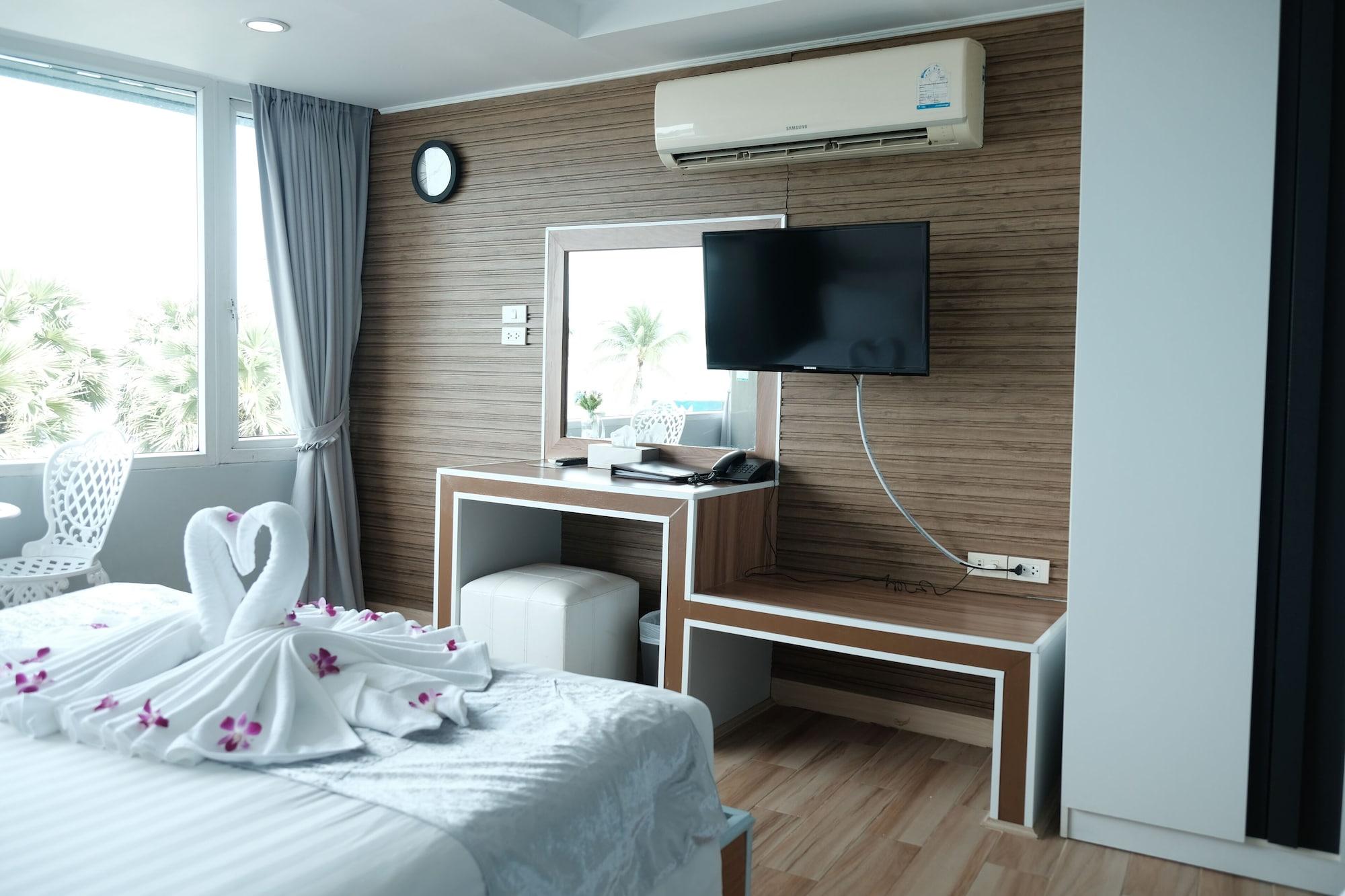 The Front Resort, 3*