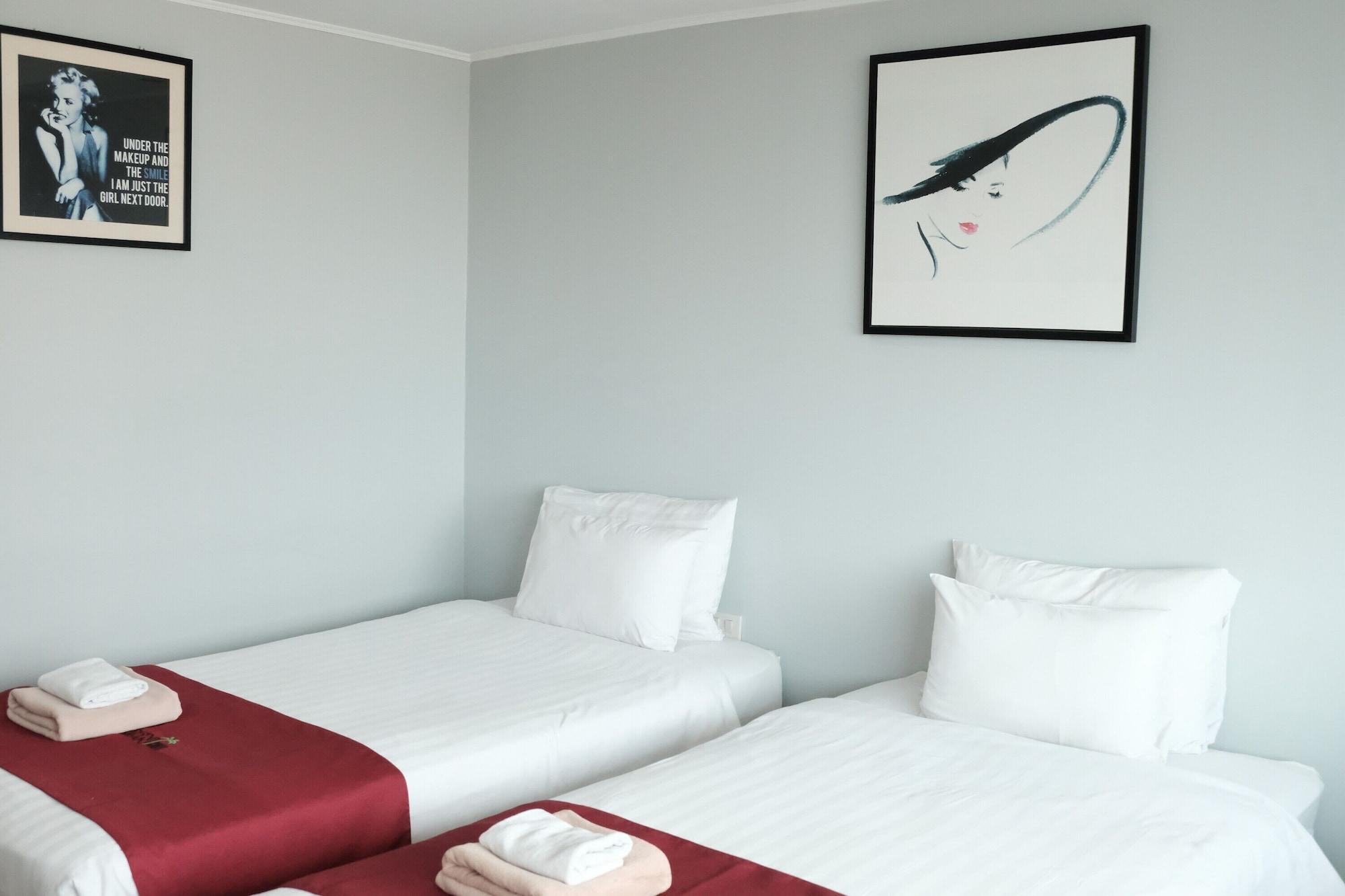The Front Resort, 3*