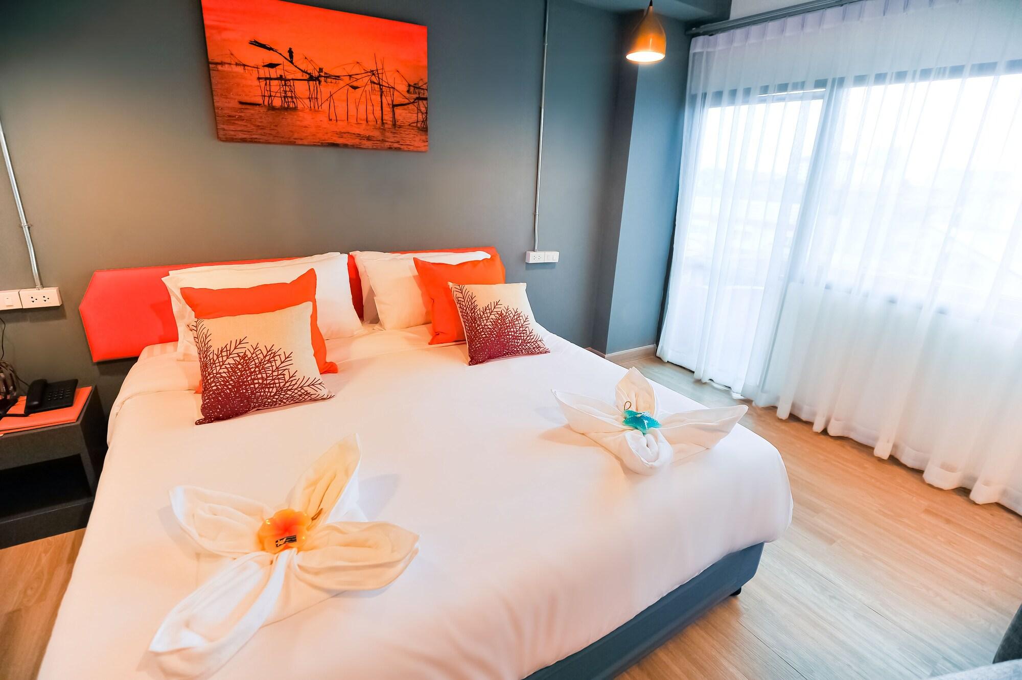 7 Days Premium Hotel