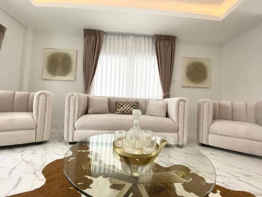 Turtles Cove 4 Bedroom Pvt Pool In City Center - Bonkot * Pattaya