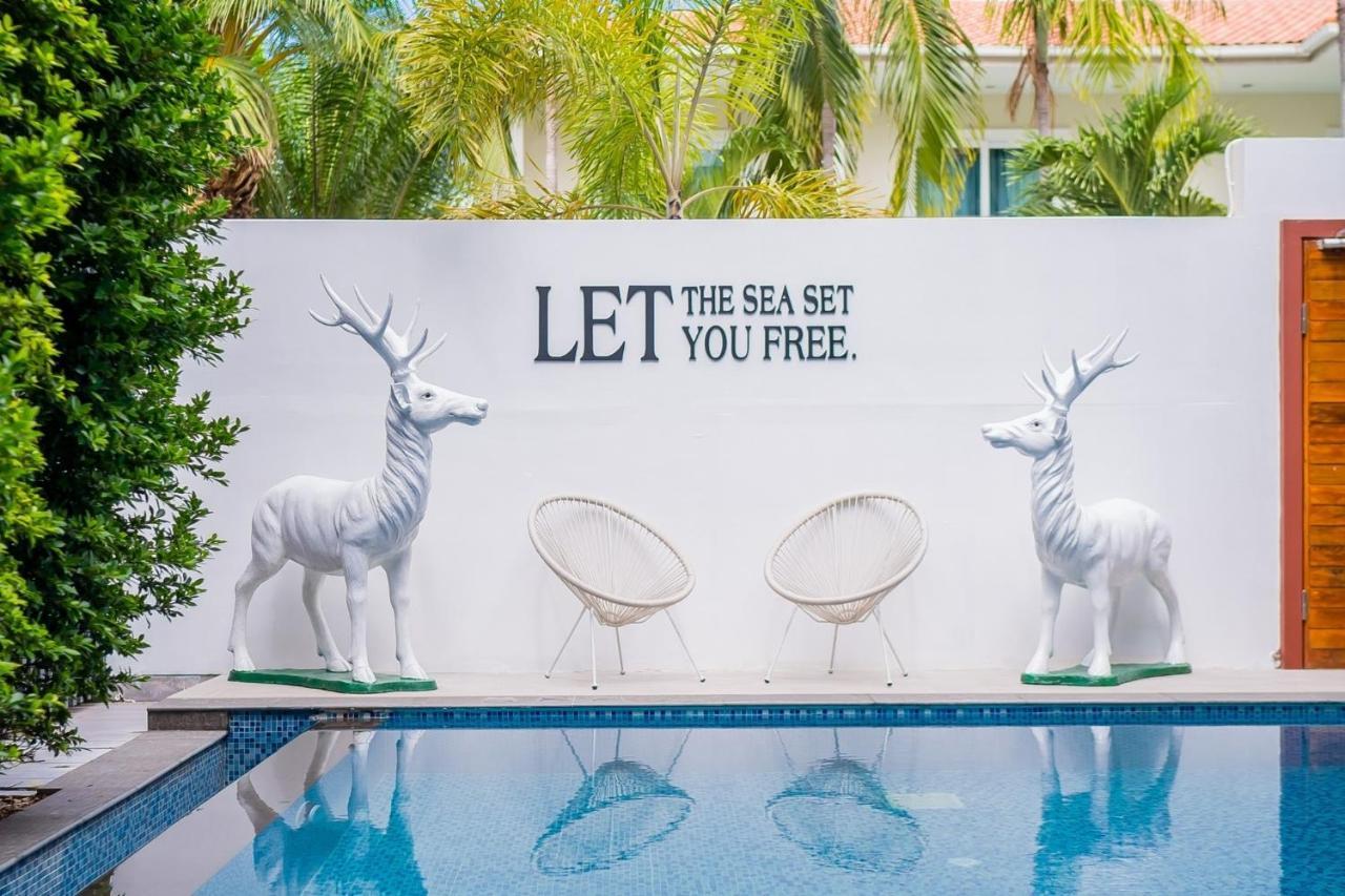 Hollywood Luxury Poolvilla Walking Street 4 Bedrooms *