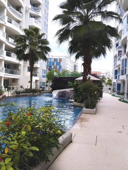 Grand Avenue Apartment *