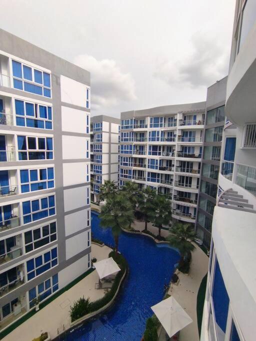Grand Avenue Apartment