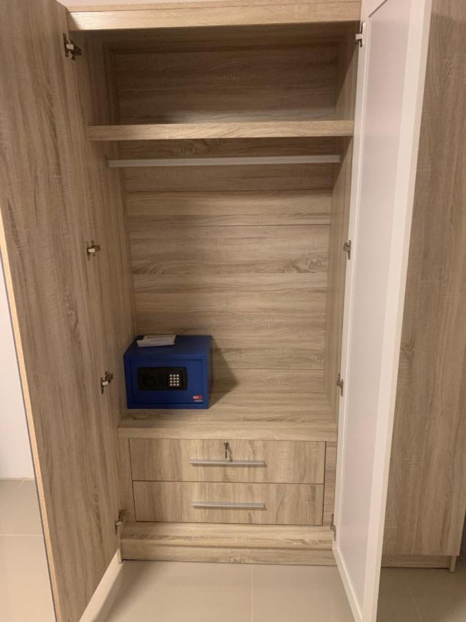 Barzilla Bar And Aparthotel Pattaya