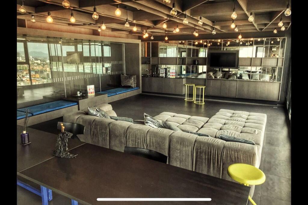 Apartment 海景2居室芭堤雅市区the Base网红无边泳池紧邻中央商场 Pattaya