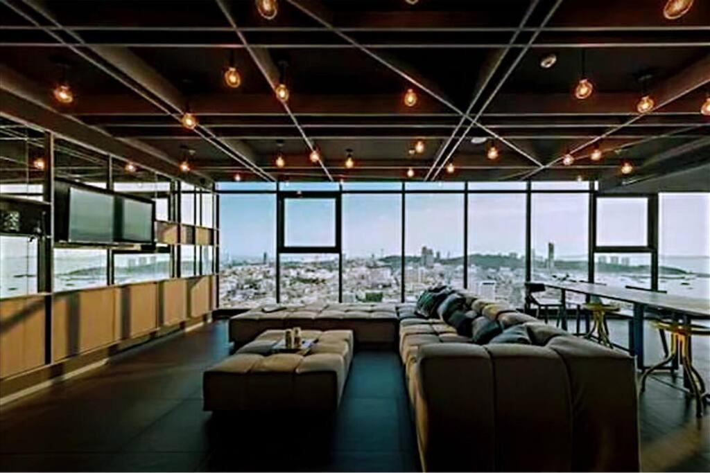 Apartment 海景2居室芭堤雅市区the Base网红无边泳池紧邻中央商场 *