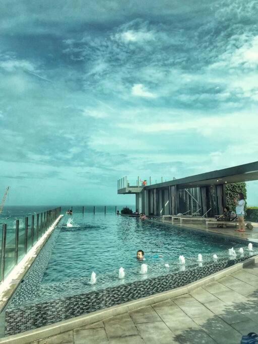 Apartment 海景2居室芭堤雅市区the Base网红无边泳池紧邻中央商场 Pattaya