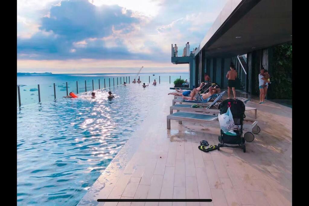 海景2居室芭堤雅市区the Base网红无边泳池紧邻中央商场 Pattaya
