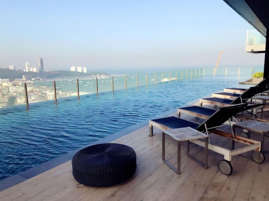 Infinity Pool Ocean View * Pattaya