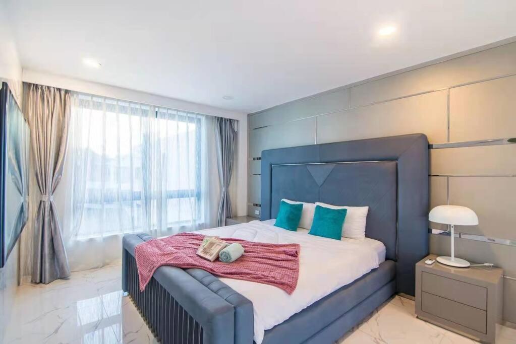 芭堤雅棕榈泉8卧豪华泳池别墅 Pattaya